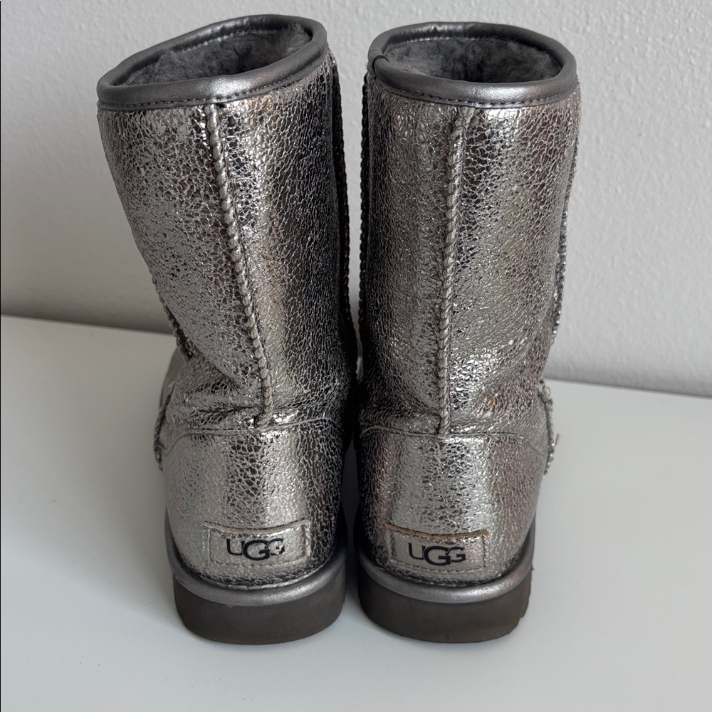 UGG CLASSIC SHORT METALLIC SPARKLE GUNMETAL LEATHER WOMEN'S BOOTS SIZE US 9 - Picture 5 of 10
